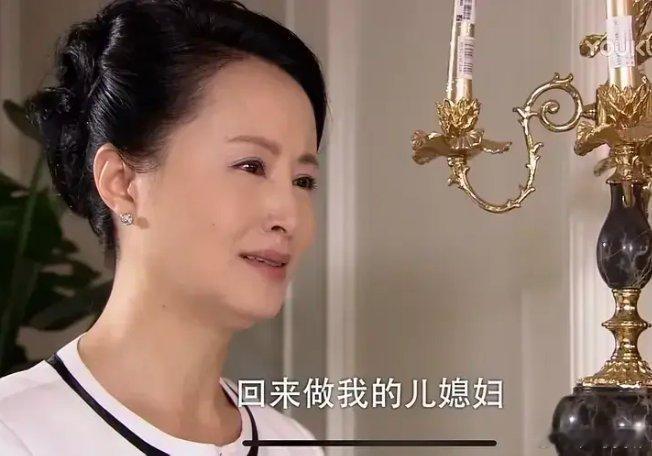 《回家的诱惑》洪世贤去世之后，烛台上摆的是火腿肠？？？？？？？？[捂脸哭]​​