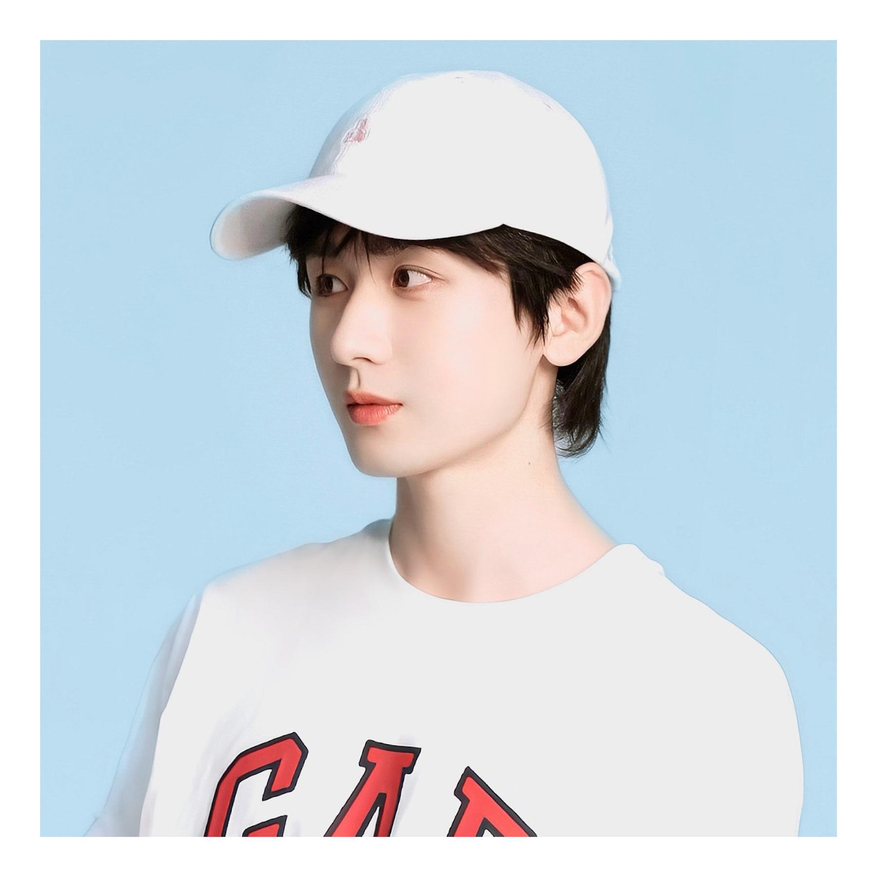 随性自在，少年感满满成毅