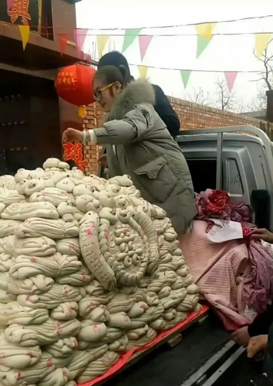 结婚的嫁妆，八百八十斤馒头​​​