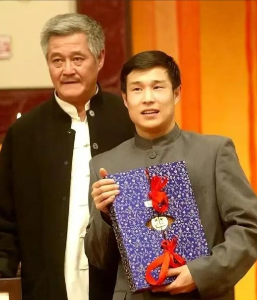 2009年，小沈阳大火之后，一年之内就赚到了两个亿，可就在这个时候，赵本山表示公