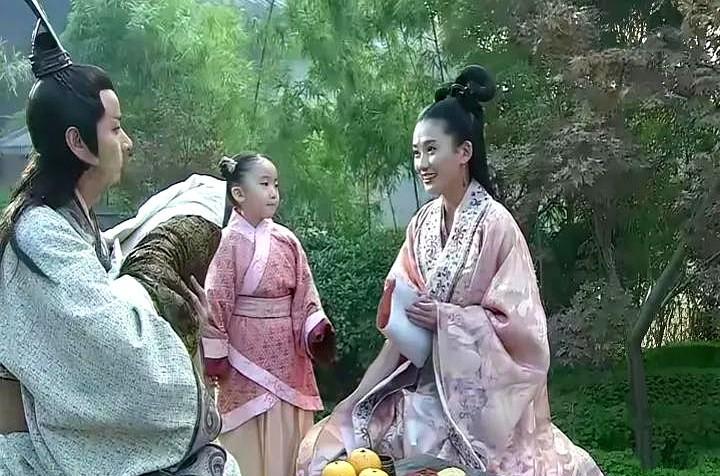 刘恒接到调去赵国的诏书，乐得直搓手，转头就跟窦漪房嘚瑟："爱妃咱要回你老家享福啦