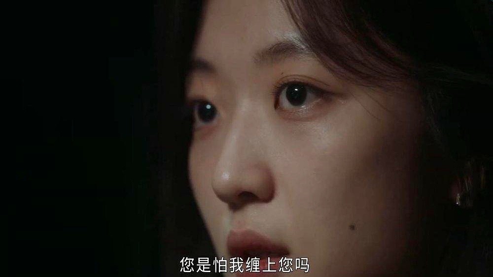 女主喝醉主动献了个吻，男主第二天第一反应居然是：这女的故意落包设局套路我。《早春晴朗》里尚之桃被栾念