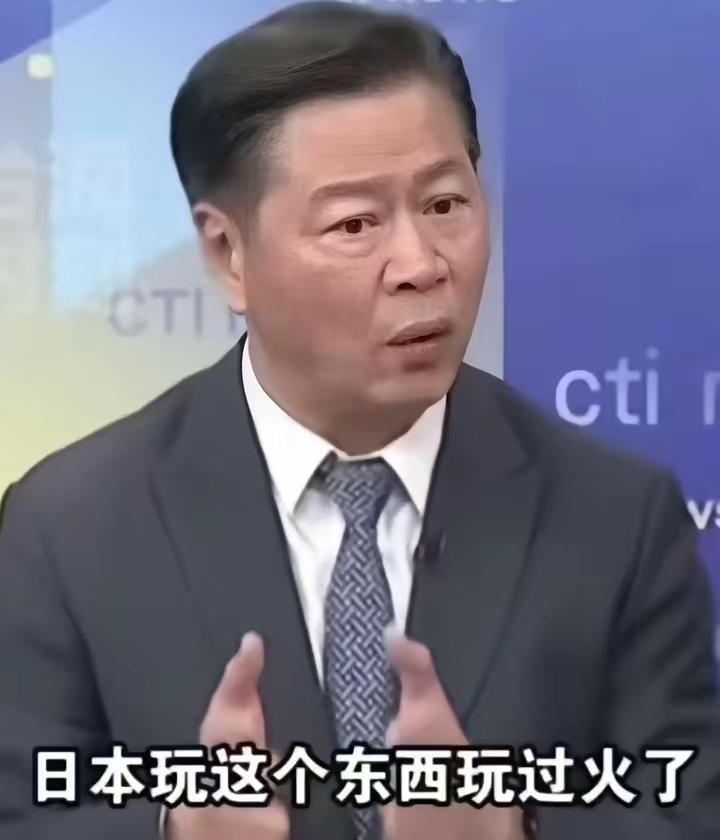 台湾的赖岳谦教授说；昨天日本的军舰没有事先通告就进入台湾海峡12海里的领海，