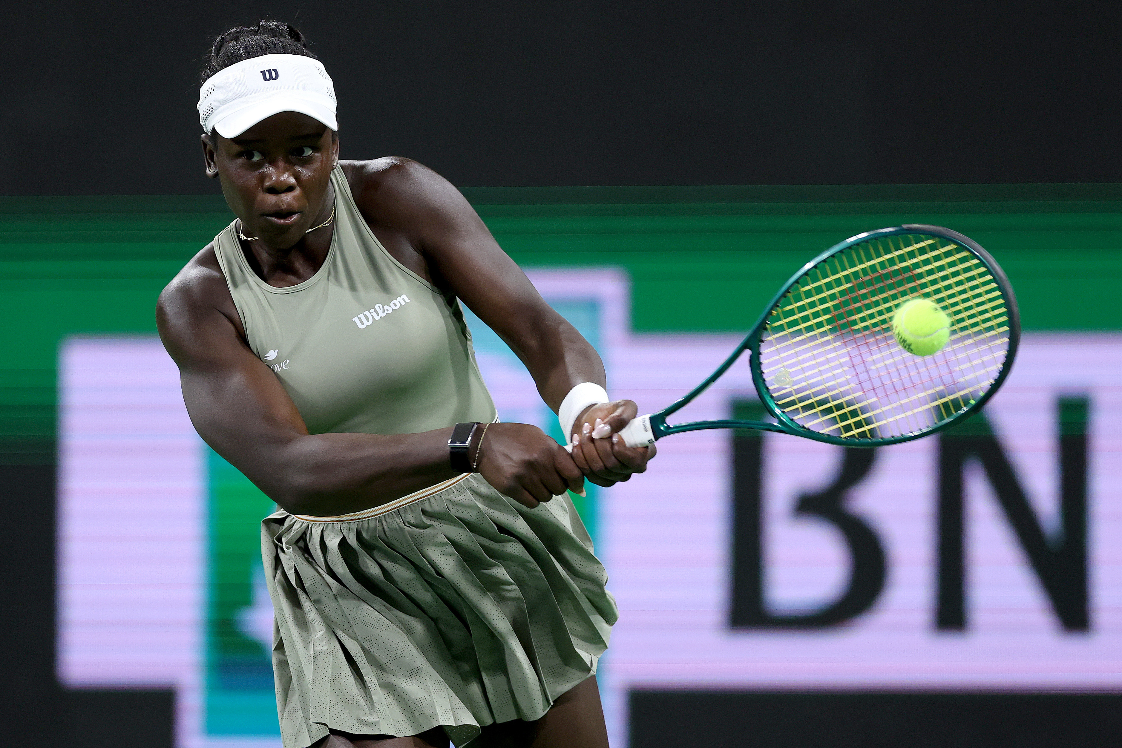 姆博科击败阿尼西莫娃晋级八强✅WTA1000印第安维尔斯女单第四轮，刚刚闯入世界