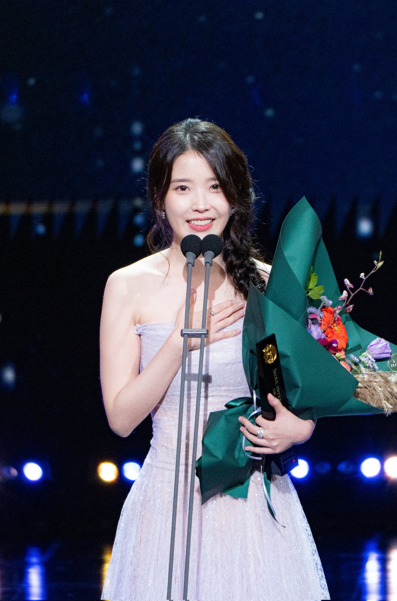 IU🌸IU出道十七周年快乐251002IU首尔电视节颁奖典礼