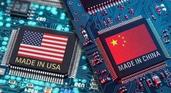 中美芯片之争，美国在实施高端封锁策略后，于2023年开始调整策略，但前期对产业生