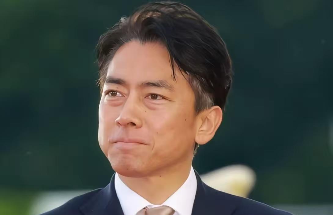 日本民众的呼声“如果小泉进四郎成为日本下一任首相，那么日本就会立刻完蛋”。20