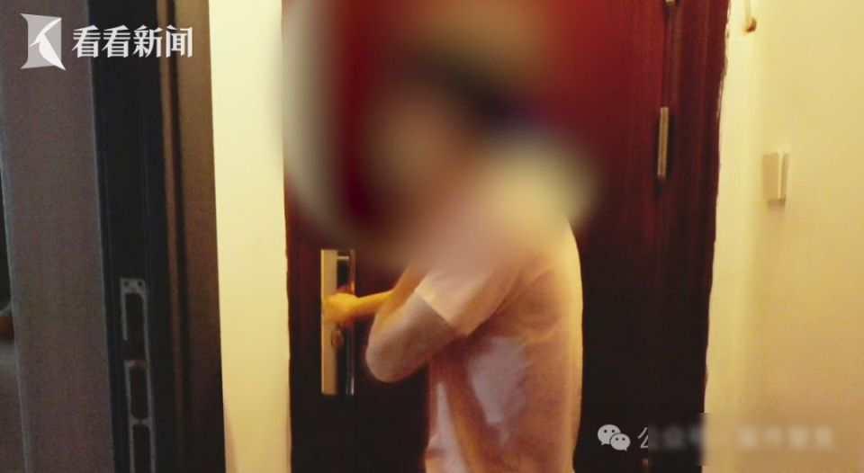 陆女士换门惹官司，肖阿姨起诉被驳回，母亲心梗离世谁之过？2024年6月，住在