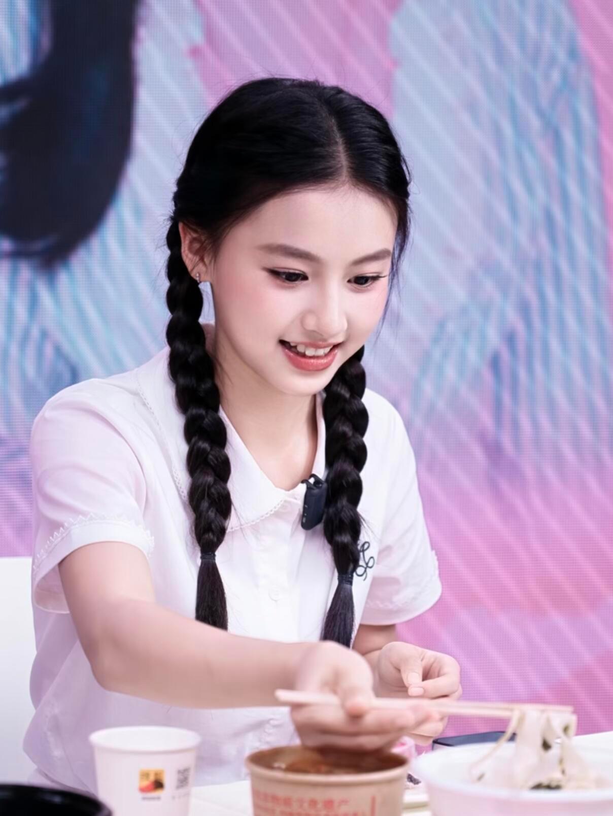 美人果然都是共同的像刘亦菲和张柏芝之女….（七七