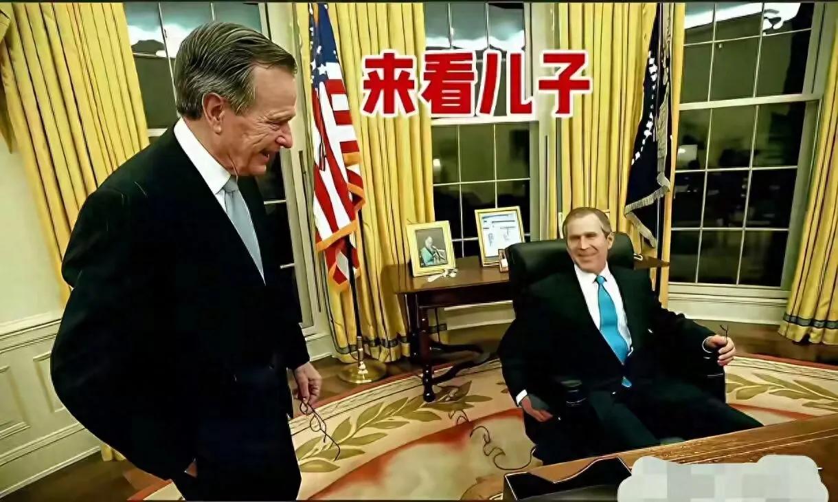 2001年，老布什去白宫看望儿子小布什，摄影师留下了这珍贵的一幕。布什父子在任期