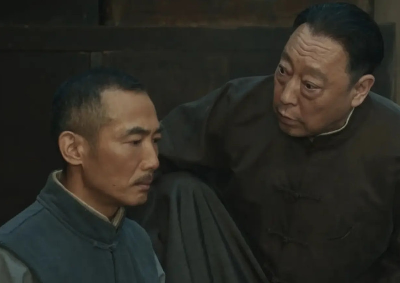 电视剧《生万物》的导演刘家成说：“说到倪大红，我就特别感慨，每次他收工，一定要从