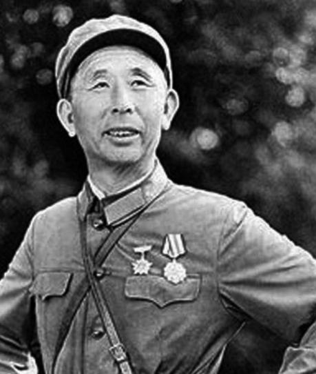 1979年，57岁的副师长李培江，拖着病体，亲自带尖刀营往敌后插，28天转战20