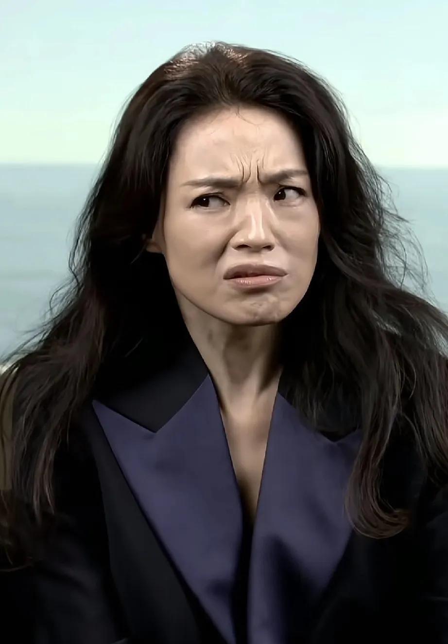 舒淇也老了，但素颜生图这个状态已经很好了，化个妆加个滤镜还是大美女。#舒淇#
