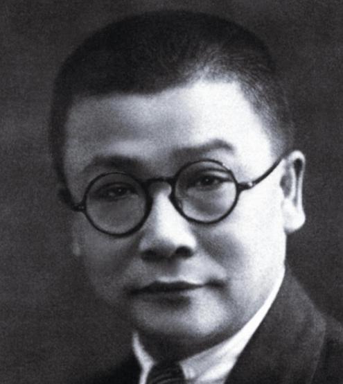 李克农是我国有名的“红色特工”。虽然他的战场上没有硝烟的味道，但他所传递的一条信
