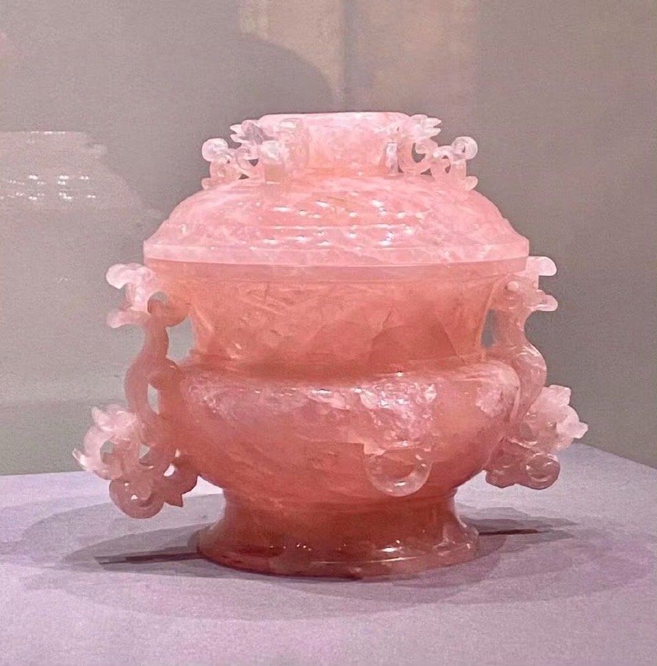 南京博物院藏着文物界的初恋南京博物院的芙蓉石蟠螭耳盖炉，真担得起“文物界初恋”