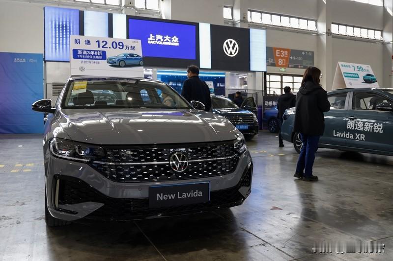 你能想象吗，年轻人现在不炒黄金，却开始疯抢新能源“烂尾车”！近期，社交平台上好多