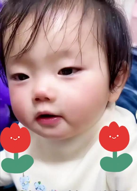 泪目！一女子离婚那天抱着两岁多的女儿去办手续，前夫把抚养权icon那栏空着等她填