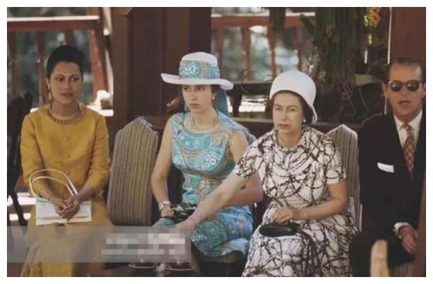 无论是诗丽吉王后还是伊丽莎白女王，她们各自的丈夫都是高富帅。诗丽吉五官端正，她生