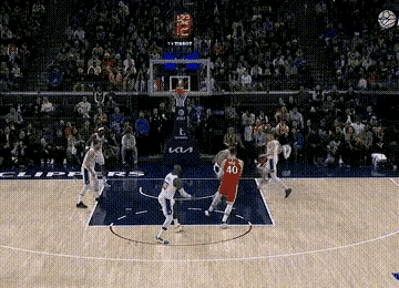 有一说一，这次垫脚，老詹真不是故意的，只是搞完就跑路，只能招黑了。[呲牙笑]