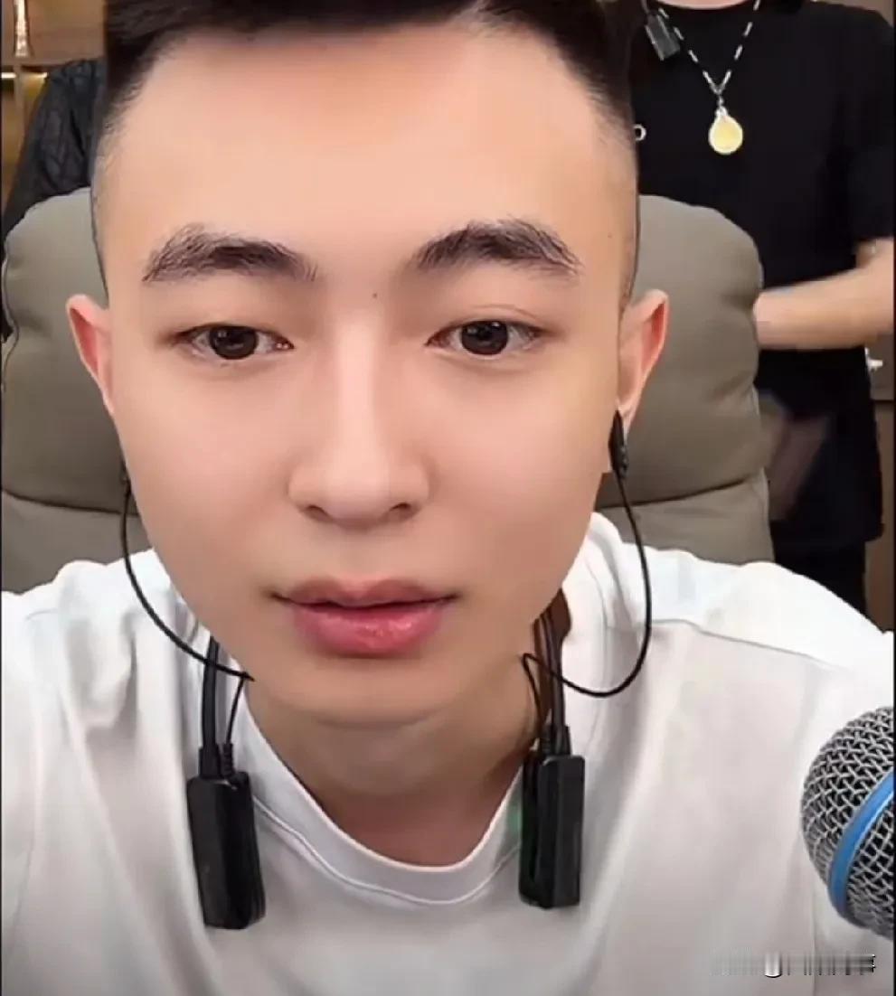 老二回应最近凝聚力下滑，以前刘二狗一年挣两三个亿现在不能就是拉了吗？