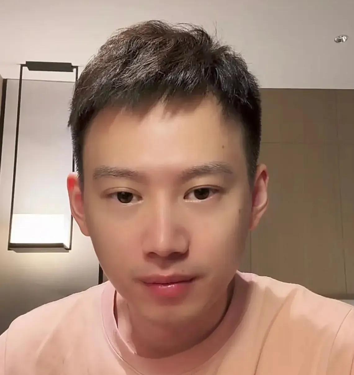 对于王楚钦，孙颖莎，樊振东，周雨直播间说了实话。他说他们那时候打乒超联赛，门