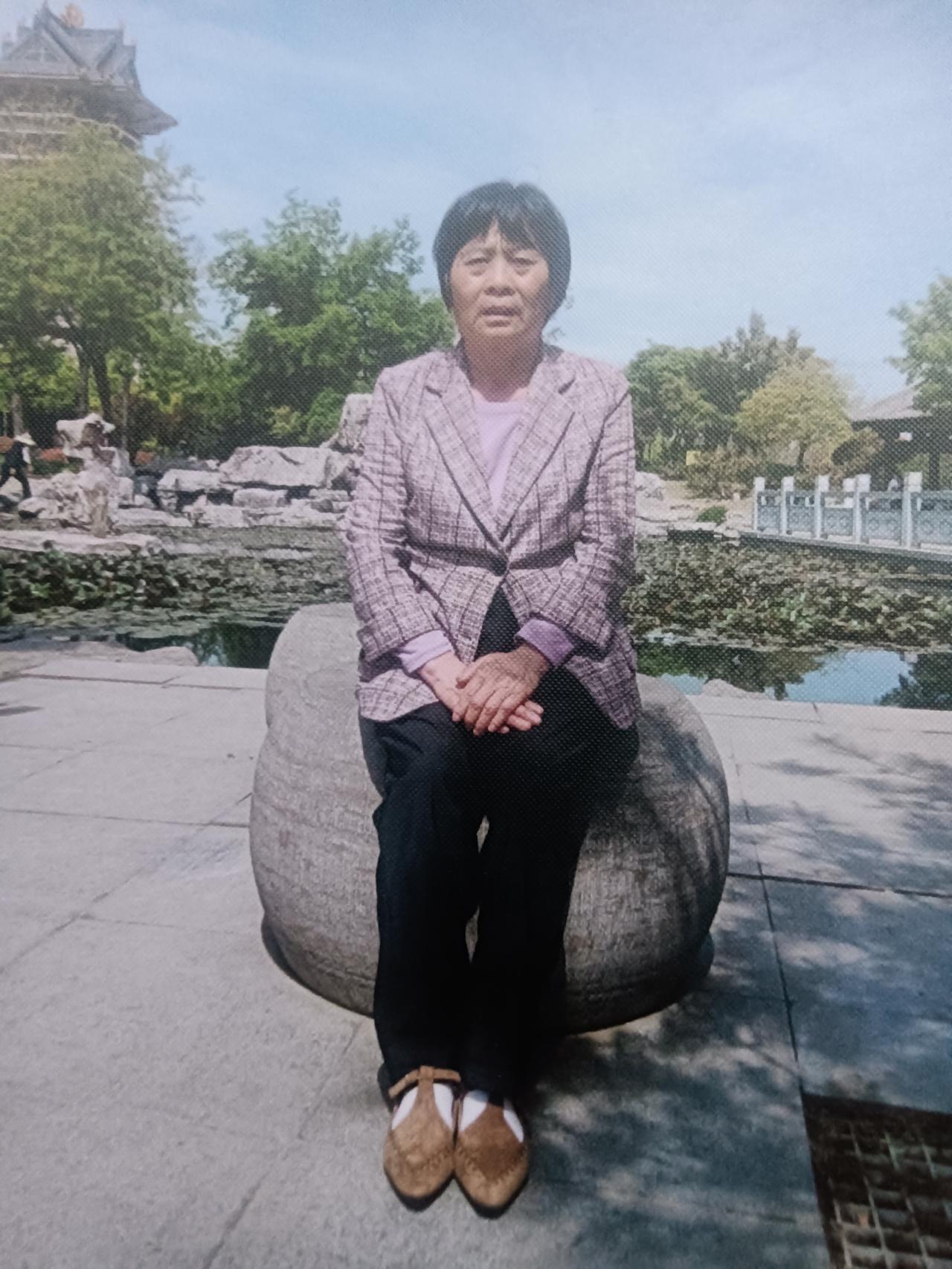 尊老爱幼藏头诗文/李兴伟尊敬老者德馨扬，老人老来谁依傍？爱字当头心花放