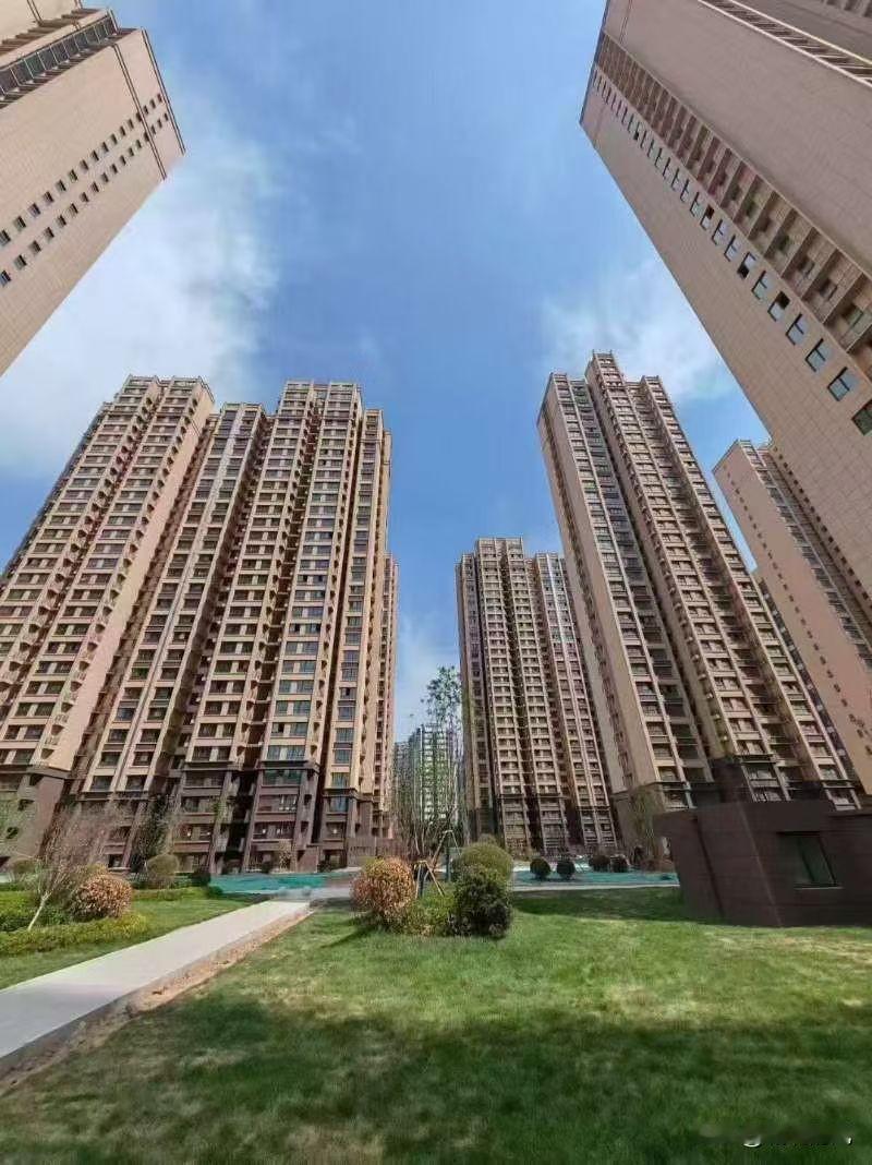 老张的房子终于卖掉了，挂了3年，都感觉卖不出去了，结果，中介昨天带了一个客户看了