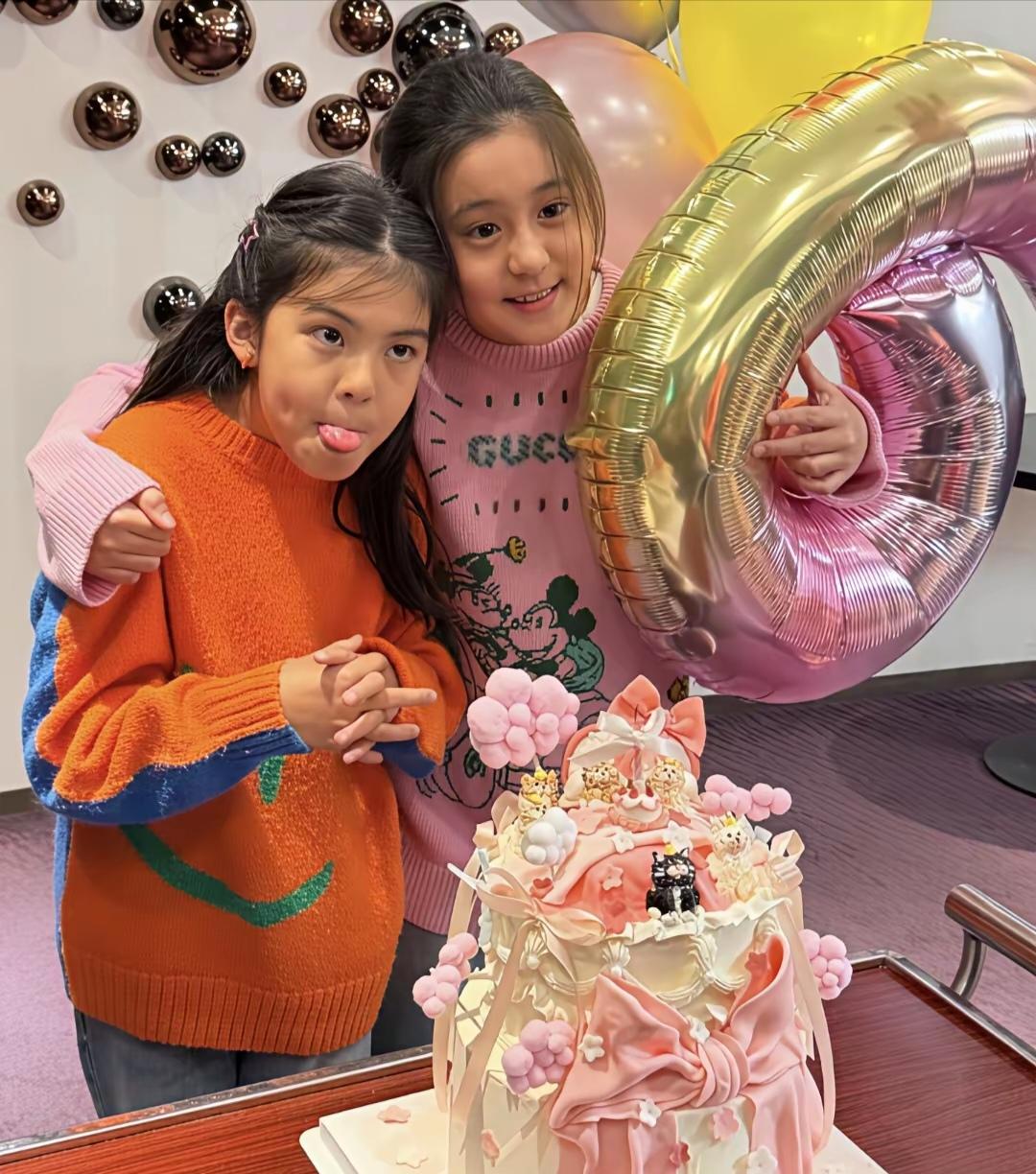 说实话，有点辣眼睛！近日，贾静雯小女儿波妞过6岁生日了，身为母亲的贾静雯也毫