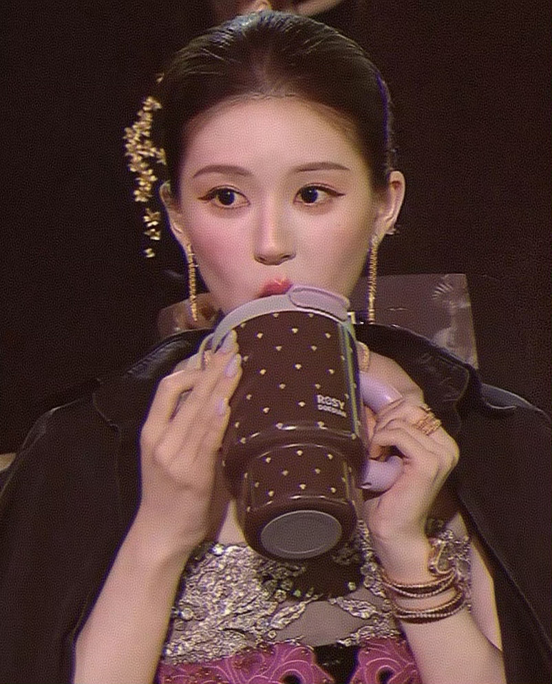 谢谢身后的汪苏泷让露思这个造型一秒封神….