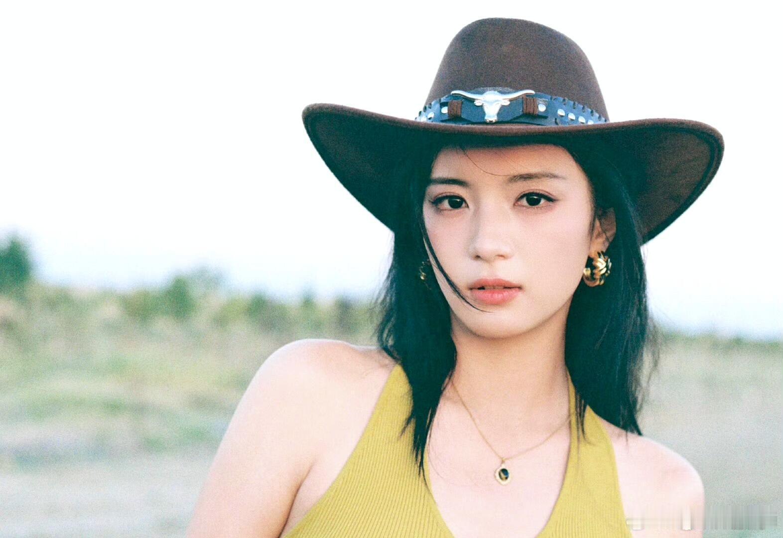 张雅钦说在追杨紫的生命树国色芳华售后糖又来啦！张雅钦不仅直播为杨紫打call，还