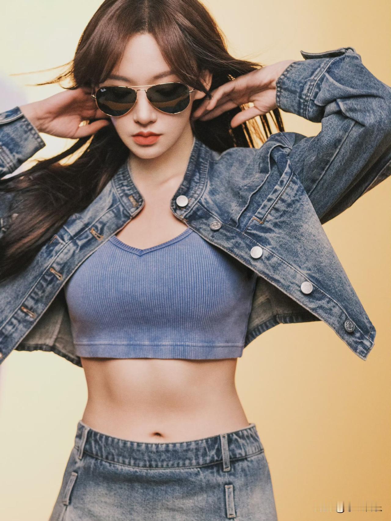 戴眼镜的程潇，颜值真是顶级！过去认识程潇，是在《偶像练习生》舞台上，她扎着高马