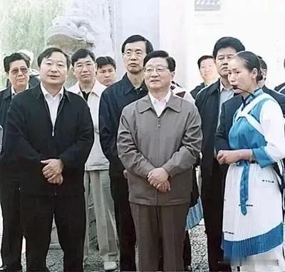 2005年9月9日至13日，黄菊同志在云南进行工作考察的老照片。在考察期间，黄菊