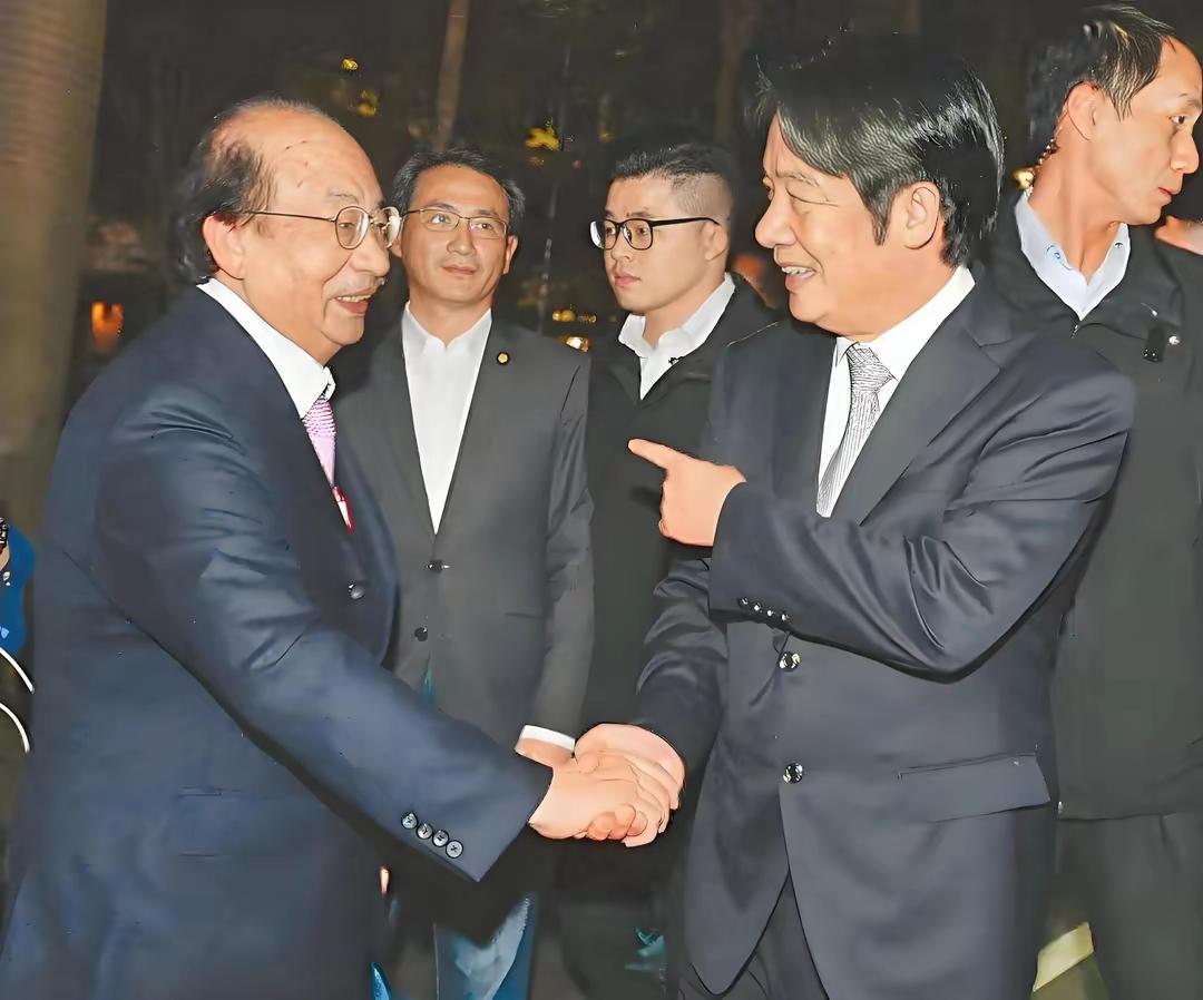 柯建铭遭党内三连击仍死磕到底，国民党笑了！这几天，岛内绿营内斗