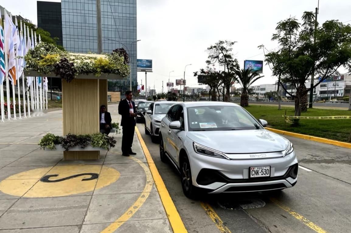 海外公务车市场素以高标准、高门槛著称，长期被当地品牌及传统德系、日系车企垄断，现