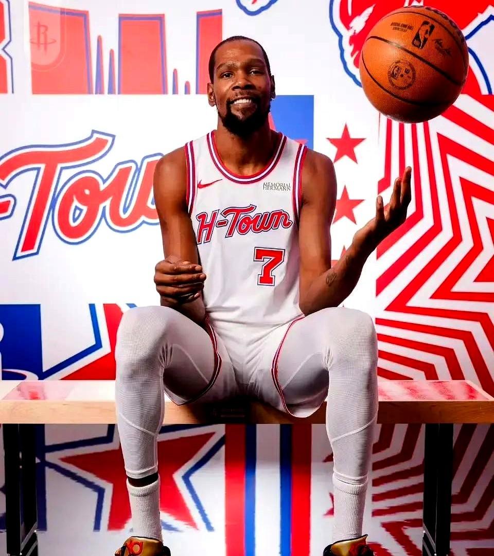 年龄不是障碍，让人惊讶的是杜兰特用实际行动证明了这一点。37岁的他依然场均得