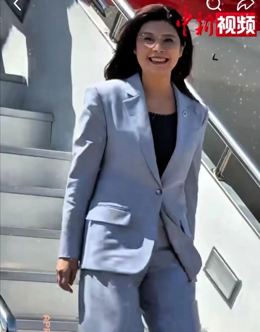 这趟大陆行程，估计最郁闷的就是那位女保镖了。本来人家接的任务就是默默保护安全，结