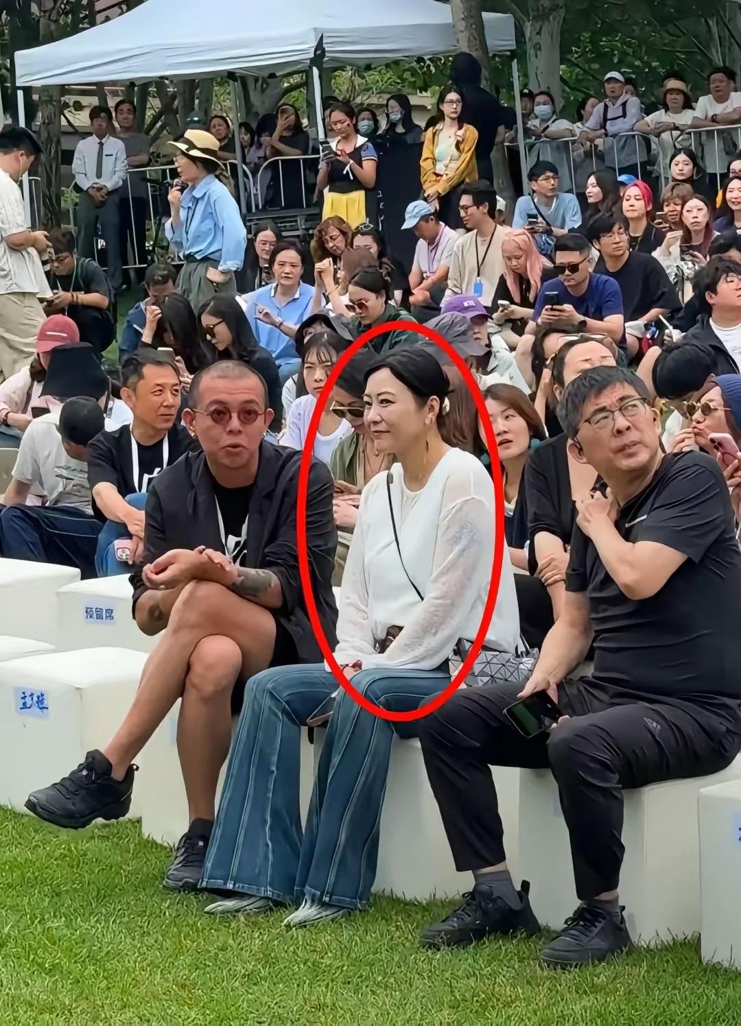 当年的迷人女神，如今垂垂老矣，再也不是年轻时候的样子了，美人迟暮，岁月真是一把杀