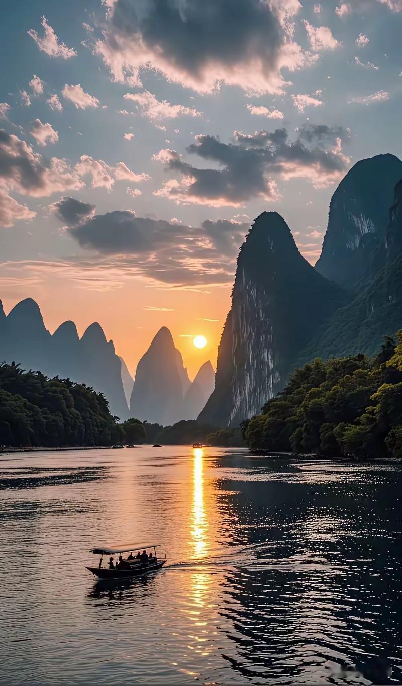 七律•世间人情冷如霜世间情冷若寒霜，利锁名缰困意长。昔日交游皆散影，今时