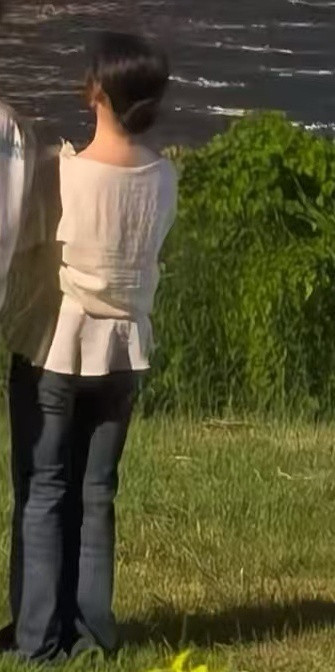 这两人正好凑成土土夫妻，电视剧主演门槛看起来也不算高。
