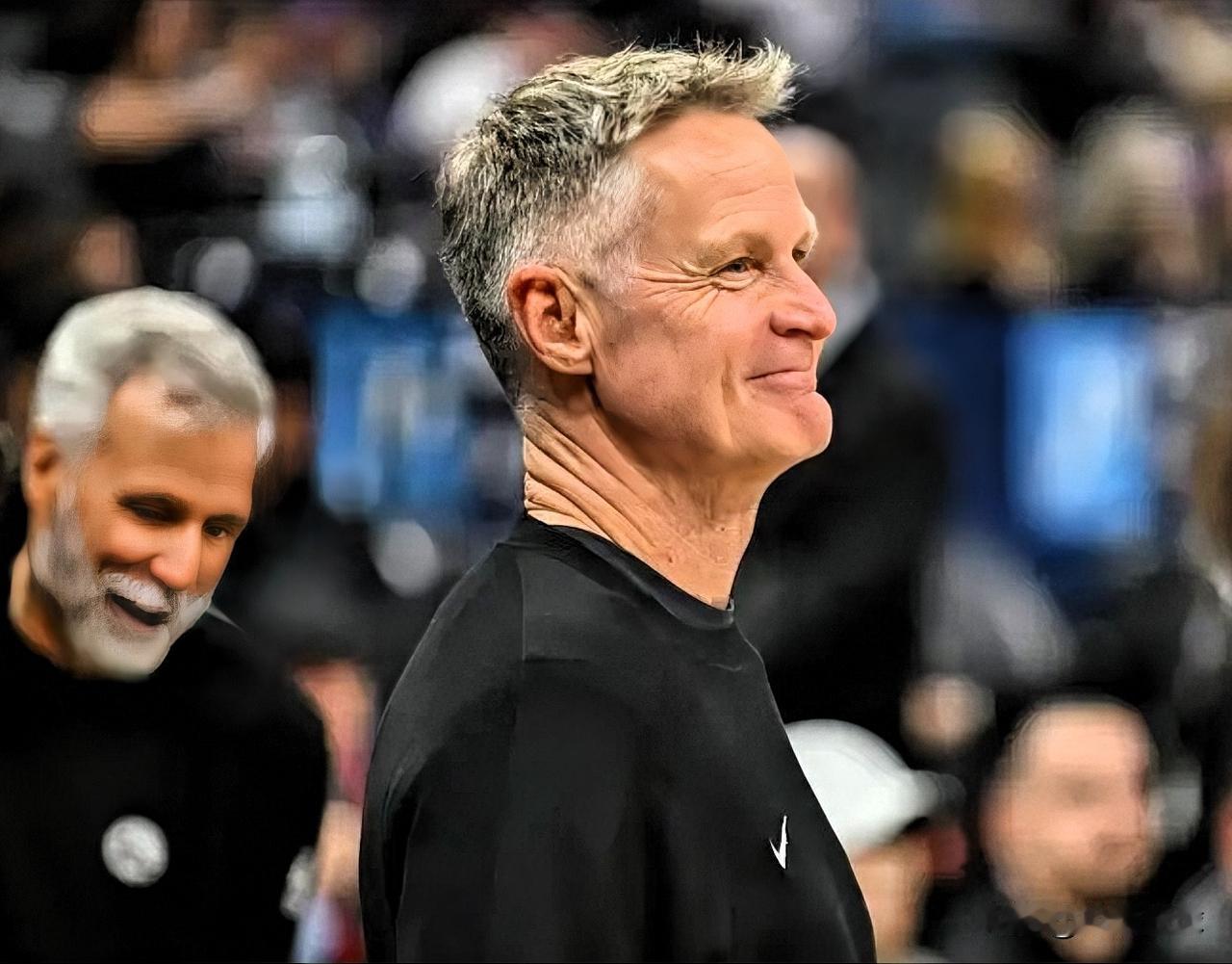 勇士主教练科尔口气不小啊！今日科尔接受了记者采访，谈到勇士在常规赛的目标时说