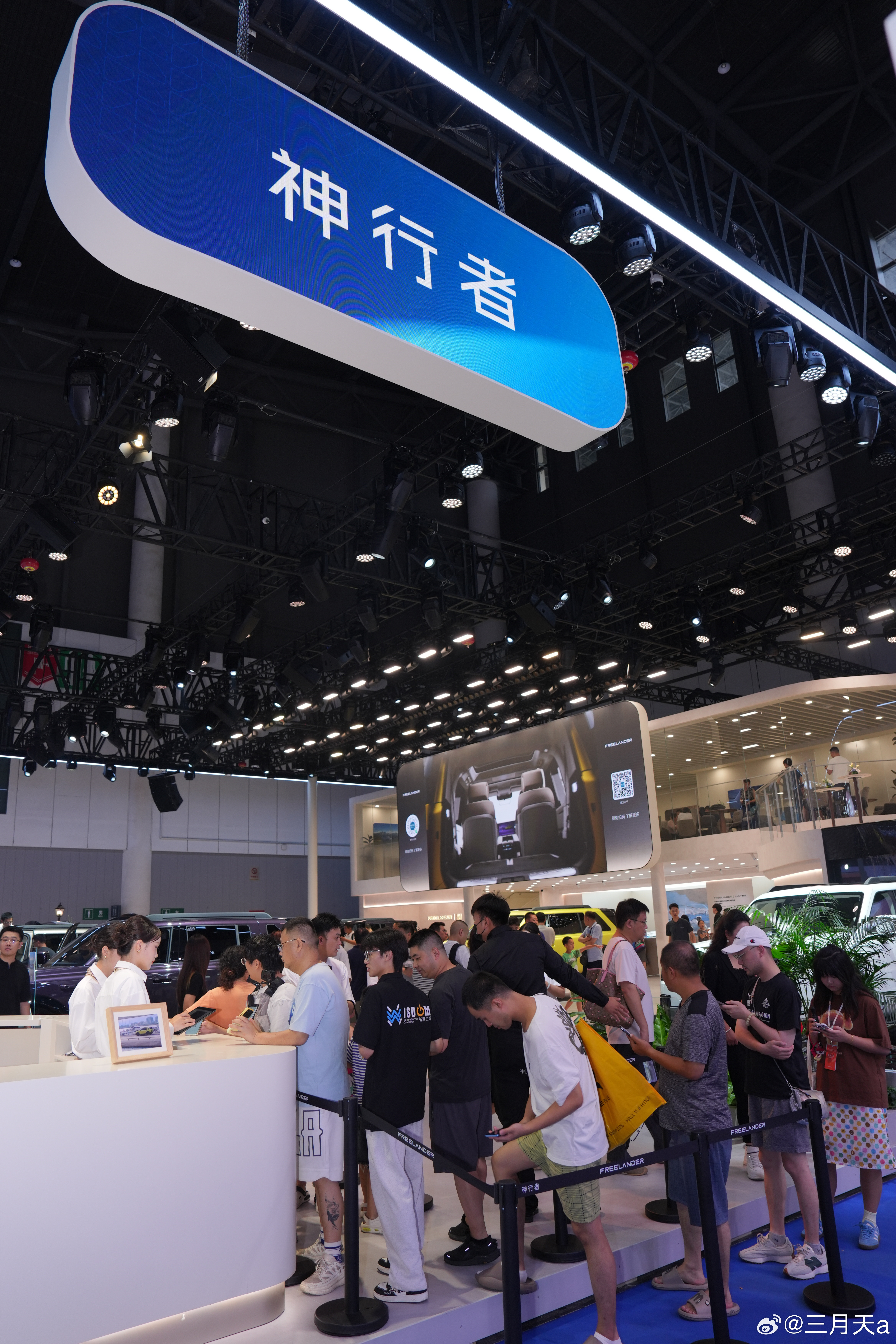 14号馆豪车扎堆，纯血路虎这次真没缺席！成都车展14号馆绝对是豪车控的必打卡地，宝马、沃尔沃、凯迪拉