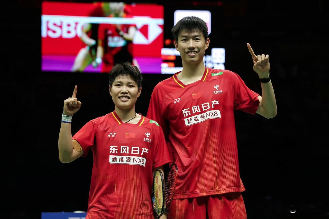 国羽今早3连胜！女双圣坛组合轻松晋级，2对混双也顺利晋级四强，看来还是女双混双最
