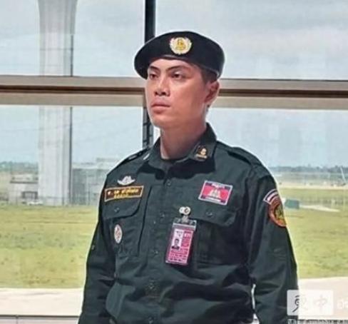 这回真抓到一条“藏在警服里”的蛀虫！9月25日，柬埔寨30岁移民警察裴勇平落网。