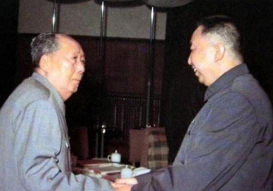 1976年2月，毛主席自感不久于人世，做了两项重要的人事安排，第一项是任命华国锋