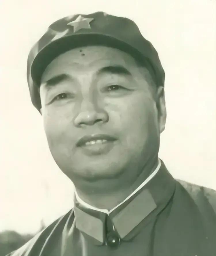 王维国，原空军第四军政委，我读初中的时候的一个非常熟悉的名字。