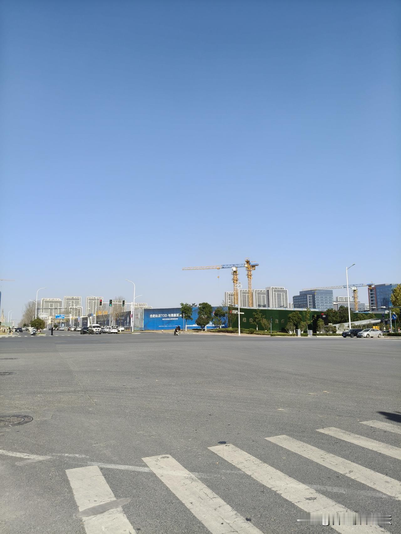 这两天全合肥中介一直在发的轨道新盘在这，西子曼城隔壁。跟蜀西湖我个人觉得没啥关系