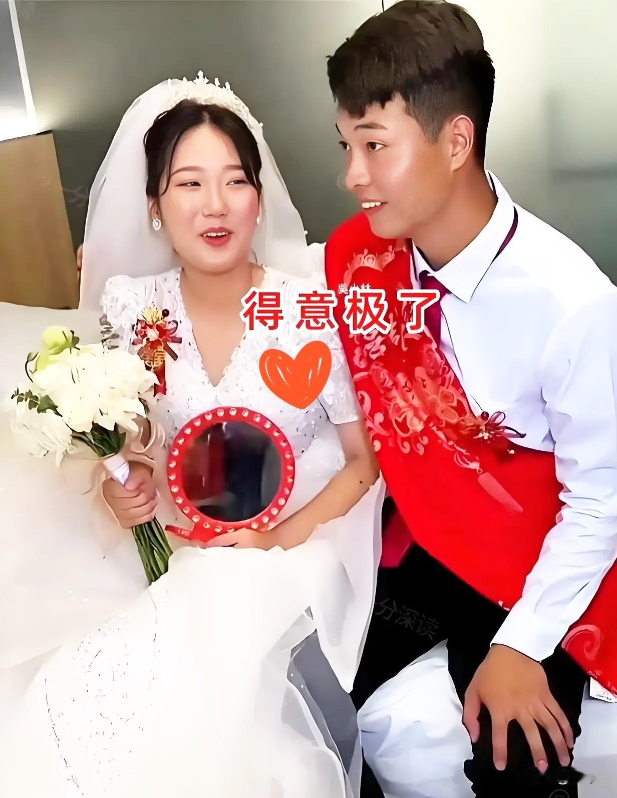 小伙新婚第二天，就觉得头晕犯困，赶紧去看医生。医生问他是不是吃错了东西，他一脸