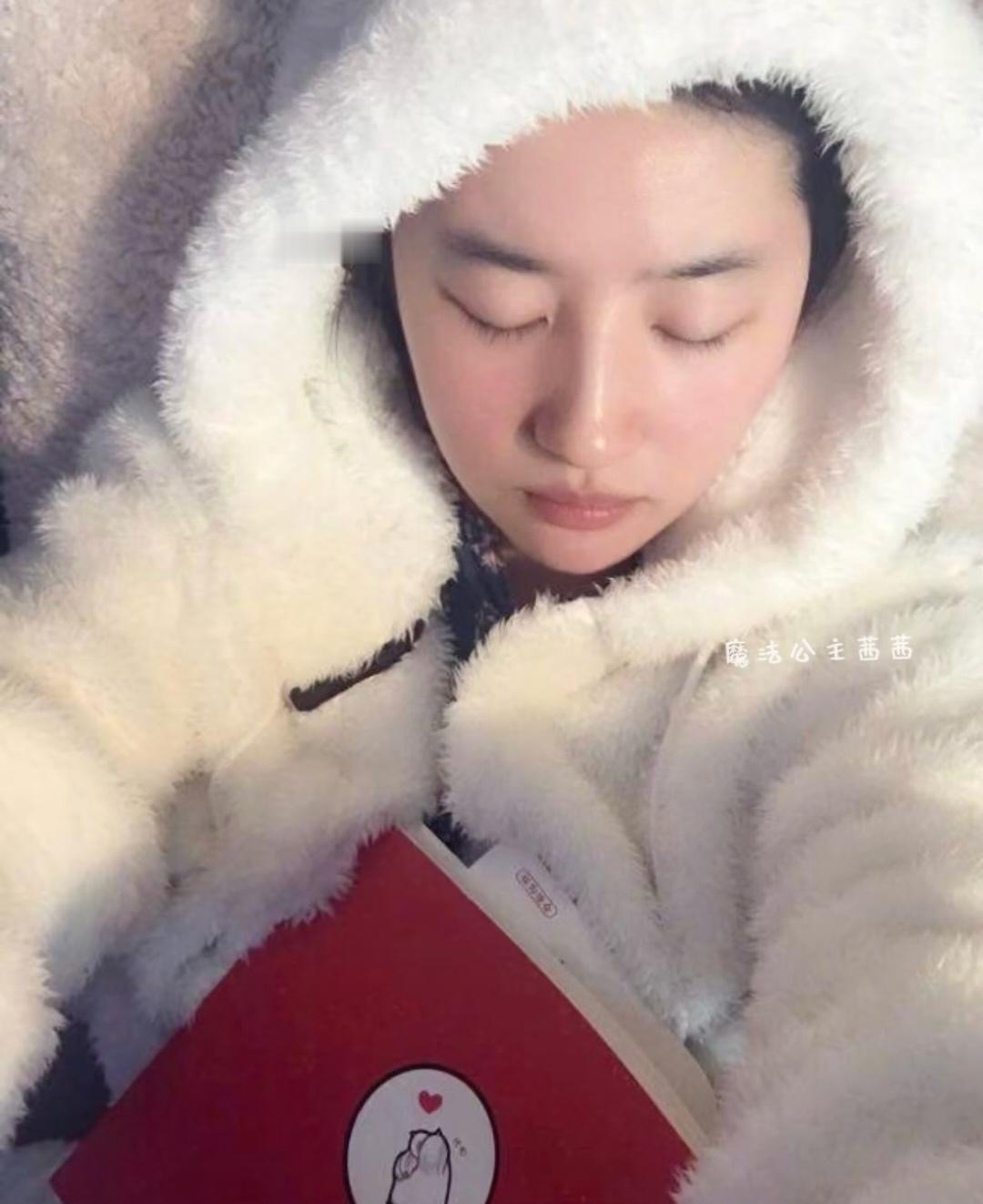 萌得想喂奶🍼，宝宝晚安😚刘亦菲