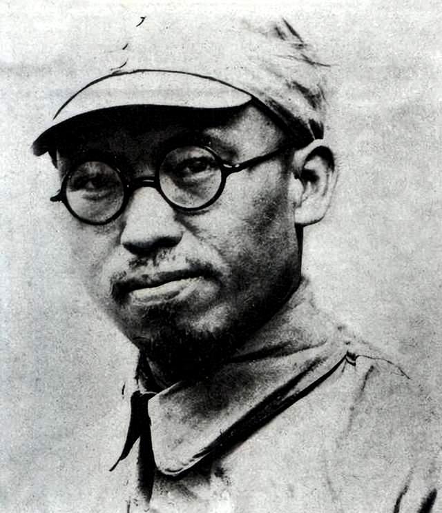 1940年罗荣桓遭朱瑞批评请调山东，中央明确表态挽留。1939年春，罗荣桓