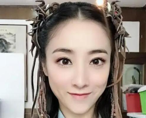 张艺谋被罚748万后，为何反而感谢举报他的姑娘？ 2012年，张艺谋筹拍电影